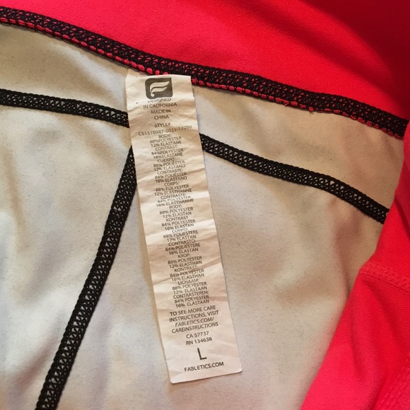 Capris printed leggings | Fabletics - Picture 5 of 8